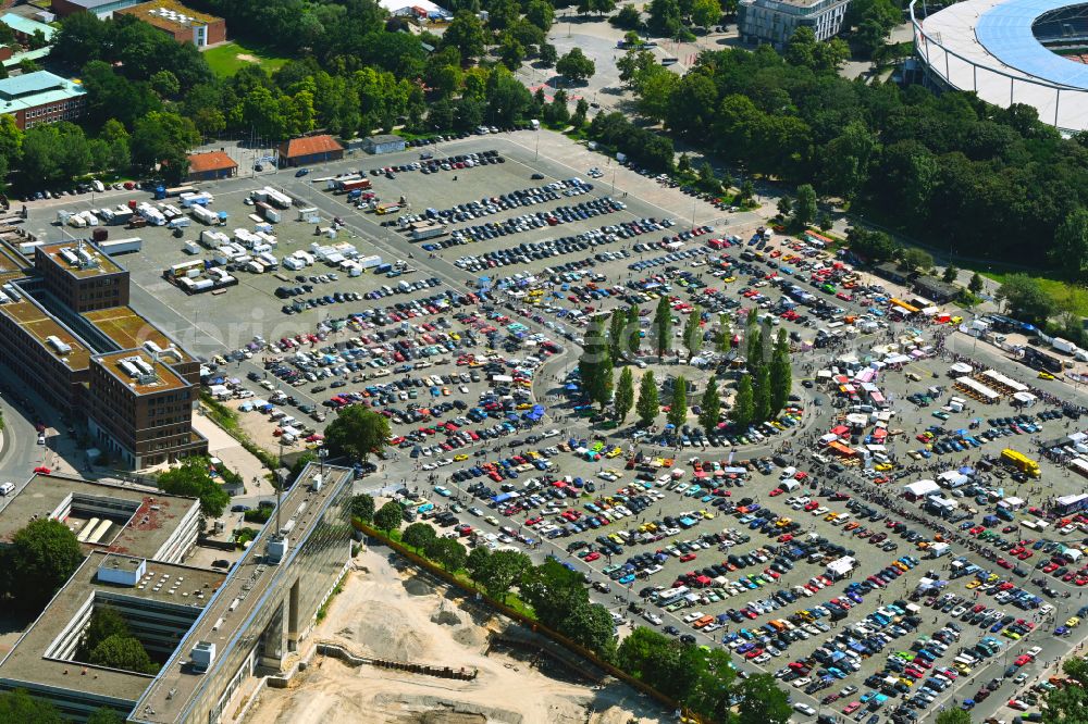 Aerial image Hannover - Parking and storage space for automobiles Street Mag Show Das American Car- and Bike-Festival on street Bruchmeisterallee auf dem Schuetzenplatz in the district Calenberger Neustadt in Hannover in the state Lower Saxony, Germany