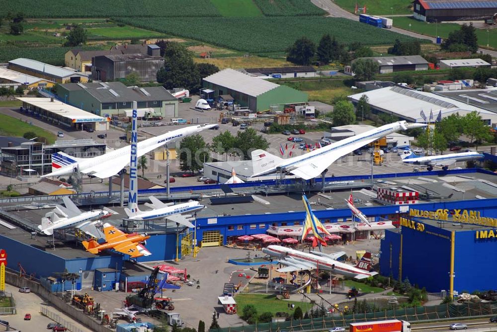 Sinsheim from above - Auto & Technik Museum Sinsheim. Auf 30.000 qm Hallenfläche befinden sich hier mehr als 3.000 Exponate, darunter die Concorde der Air France, Oldtimer, Flugzeuge, Formel-1-Wagen, Motorräder und Lokomotiven. Auf dem Gelände ist auch das IMAX 3D Filmtheater. Kontakt: Auto & Technik MUSEUM SINSHEIM / IMAX 3D Filmtheater, Museumsplatz, D-74889 Sinsheim, Tel.: 0049 (0) 7261 / 9299-0, Fax: 0049 (0) 7261 / 13916,