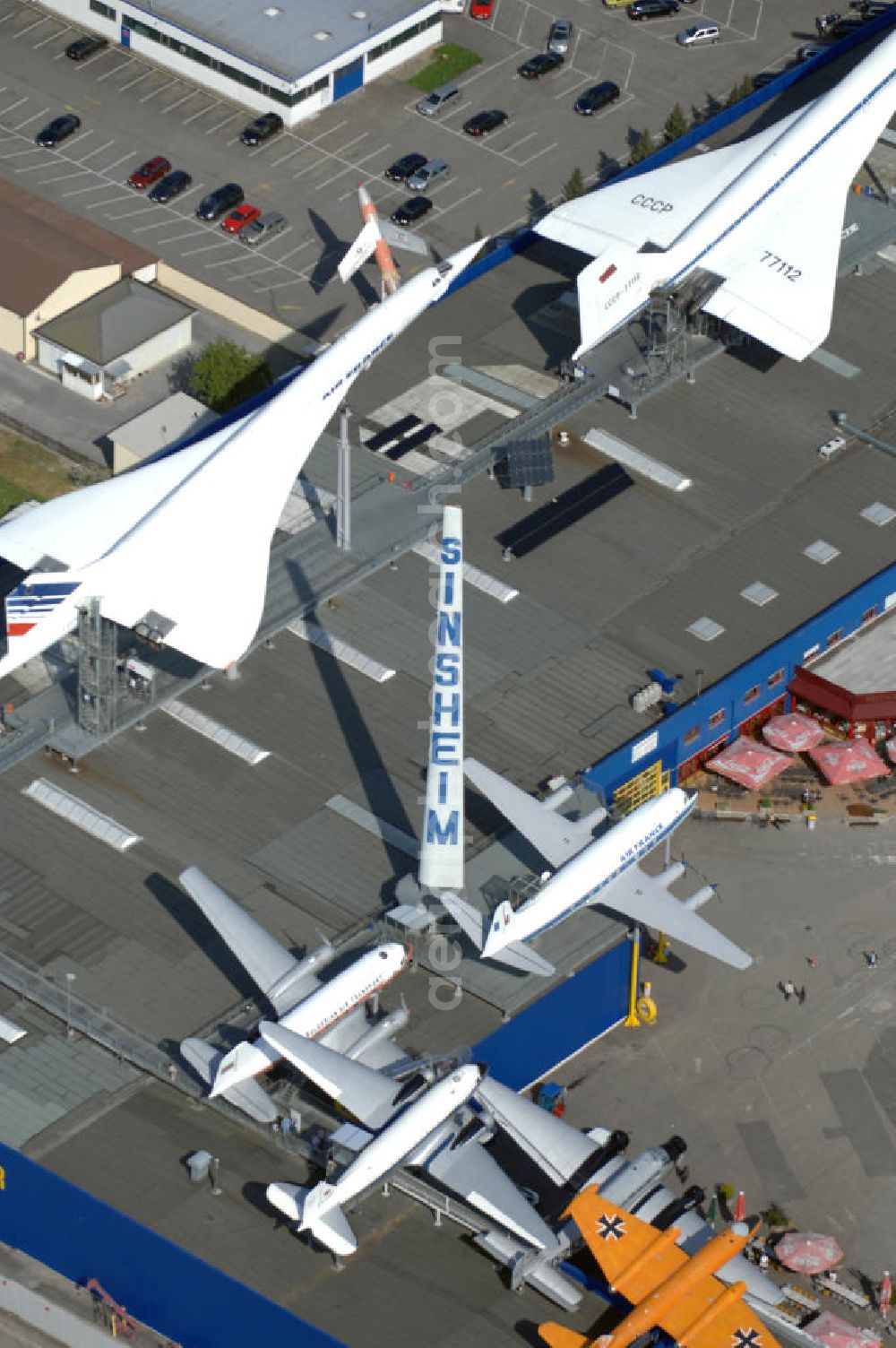 Sinsheim from the bird's eye view: Auto & Technik Museum Sinsheim. Auf 30.000 qm Hallenfläche befinden sich hier mehr als 3.000 Exponate, darunter die Concorde der Air France,die russische TU-144, Oldtimer, Flugzeuge, Formel-1-Wagen, Motorräder und Lokomotiven. Auf dem Gelände ist auch das IMAX 3D Filmtheater. Kontakt: Auto & Technik MUSEUM SINSHEIM / IMAX 3D Filmtheater, Museumsplatz, D-74889 Sinsheim, Tel.: 0049 (0) 7261 / 9299-0, Fax: 0049 (0) 7261 / 13916,