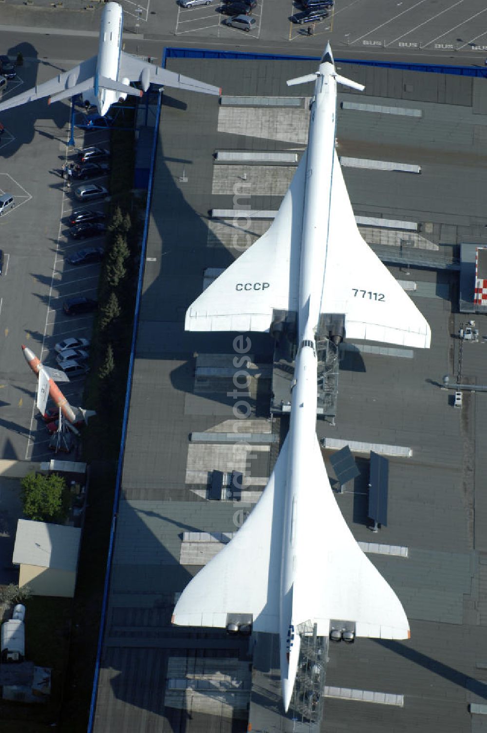 Sinsheim from above - Auto & Technik Museum Sinsheim. Auf 30.000 qm Hallenfläche befinden sich hier mehr als 3.000 Exponate, darunter die Concorde der Air France,die russische TU-144, Oldtimer, Flugzeuge, Formel-1-Wagen, Motorräder und Lokomotiven. Auf dem Gelände ist auch das IMAX 3D Filmtheater. Kontakt: Auto & Technik MUSEUM SINSHEIM / IMAX 3D Filmtheater, Museumsplatz, D-74889 Sinsheim, Tel.: 0049 (0) 7261 / 9299-0, Fax: 0049 (0) 7261 / 13916,