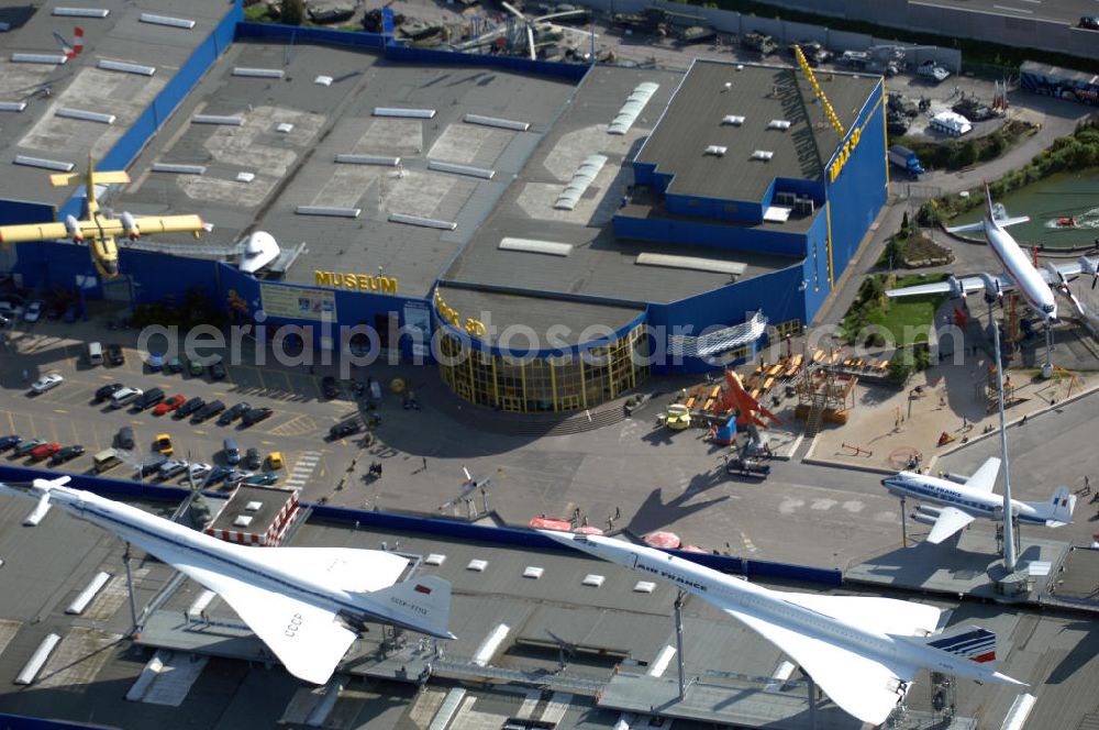 Aerial photograph Sinsheim - Auto & Technik Museum Sinsheim. Auf 30.000 qm Hallenfläche befinden sich hier mehr als 3.000 Exponate, darunter die Concorde der Air France,die russische TU-144, Oldtimer, Flugzeuge, Formel-1-Wagen, Motorräder und Lokomotiven. Auf dem Gelände ist auch das IMAX 3D Filmtheater. Kontakt: Auto & Technik MUSEUM SINSHEIM / IMAX 3D Filmtheater, Museumsplatz, D-74889 Sinsheim, Tel.: 0049 (0) 7261 / 9299-0, Fax: 0049 (0) 7261 / 13916,