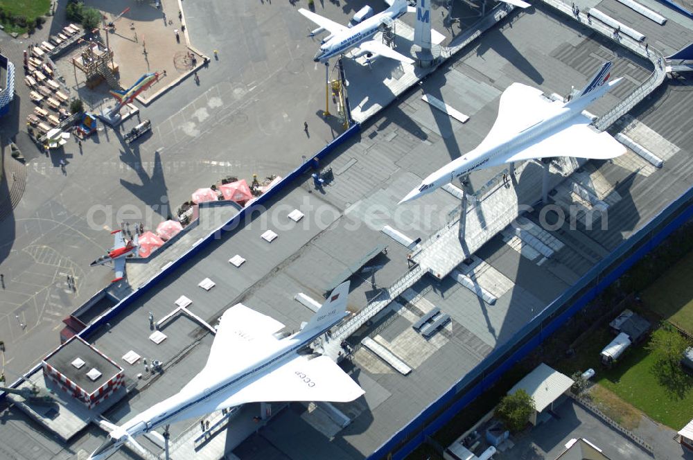 Sinsheim from the bird's eye view: Auto & Technik Museum Sinsheim. Auf 30.000 qm Hallenfläche befinden sich hier mehr als 3.000 Exponate, darunter die Concorde der Air France,die russische TU-144, Oldtimer, Flugzeuge, Formel-1-Wagen, Motorräder und Lokomotiven. Auf dem Gelände ist auch das IMAX 3D Filmtheater. Kontakt: Auto & Technik MUSEUM SINSHEIM / IMAX 3D Filmtheater, Museumsplatz, D-74889 Sinsheim, Tel.: 0049 (0) 7261 / 9299-0, Fax: 0049 (0) 7261 / 13916,