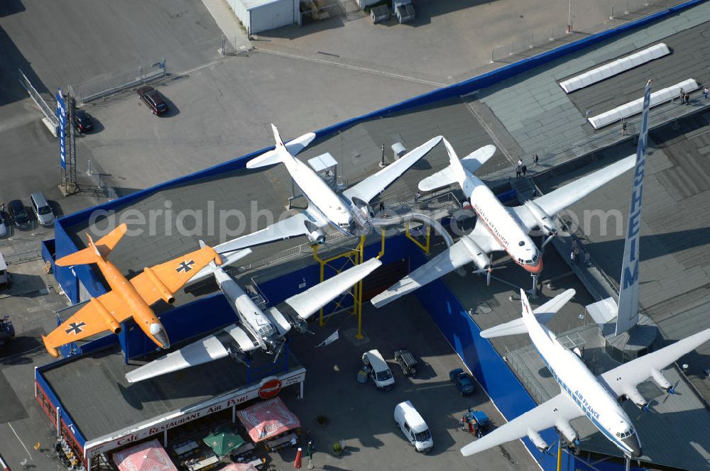 Sinsheim from above - Auto & Technik Museum Sinsheim. Auf 30.000 qm Hallenfläche befinden sich hier mehr als 3.000 Exponate, darunter die Concorde der Air France,die russische TU-144, Oldtimer, Flugzeuge, Formel-1-Wagen, Motorräder und Lokomotiven. Auf dem Gelände ist auch das IMAX 3D Filmtheater. Kontakt: Auto & Technik MUSEUM SINSHEIM / IMAX 3D Filmtheater, Museumsplatz, D-74889 Sinsheim, Tel.: 0049 (0) 7261 / 9299-0, Fax: 0049 (0) 7261 / 13916,