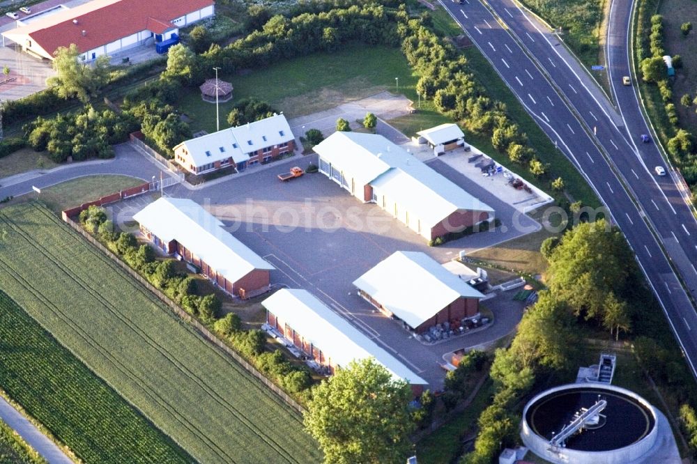 Kandel from the bird's eye view: Routing and traffic lanes during the highway exit and access the motorway A 65 and Highway mastery Kandel in Kandel in the state Rhineland-Palatinate