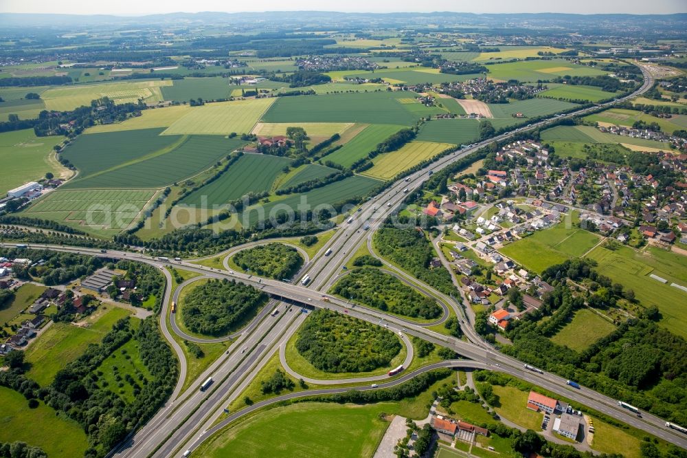 Aerial photograph Bad Salzuflen - Routing and traffic lanes during the highway exit and access the motorway A 2 - B239 in Bad Salzuflen in the state North Rhine-Westphalia