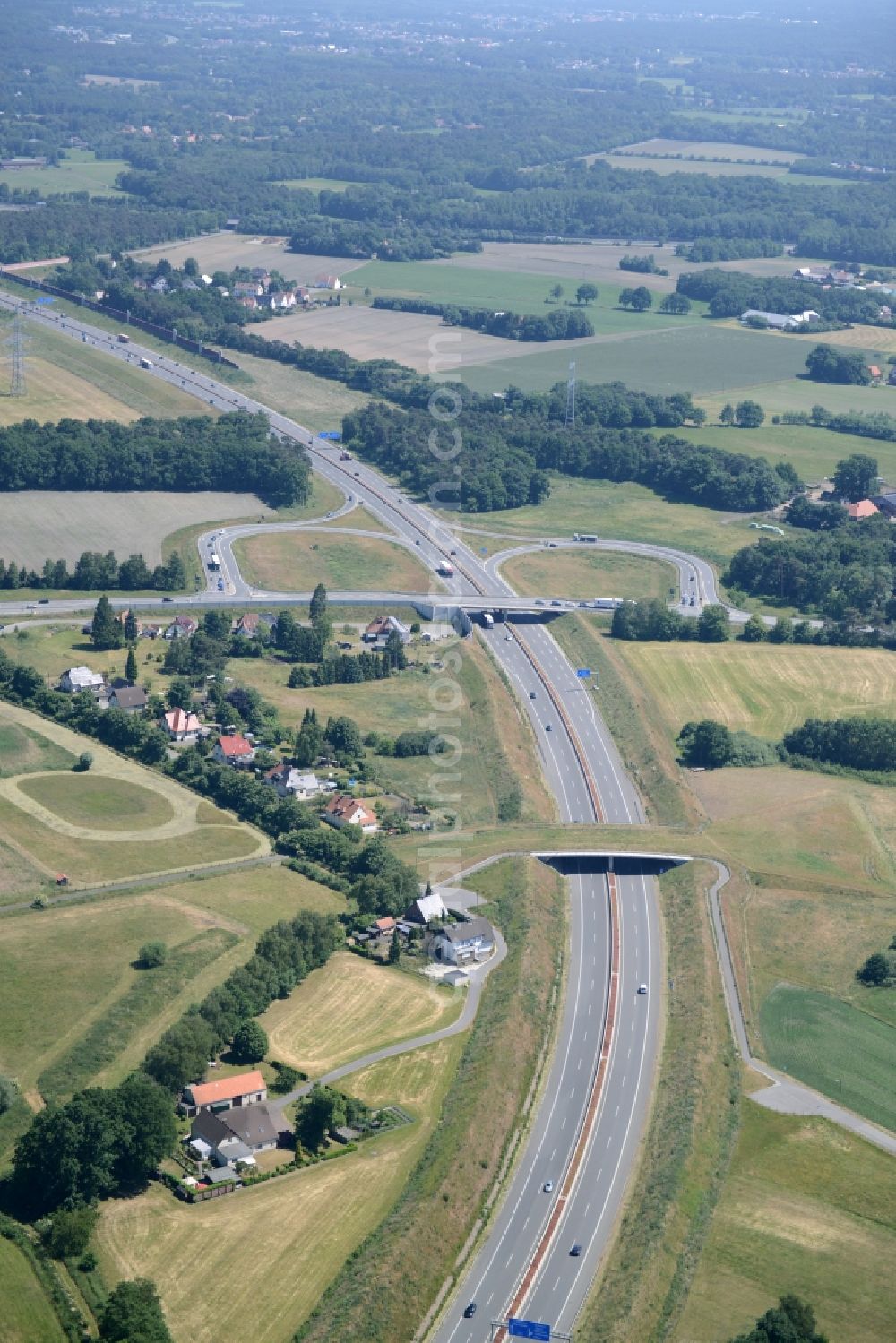 Aerial photograph Bielefeld - Routing and traffic lanes during the highway exit and access the motorway A 33 Bielefeld-Senne in Bielefeld in the state North Rhine-Westphalia