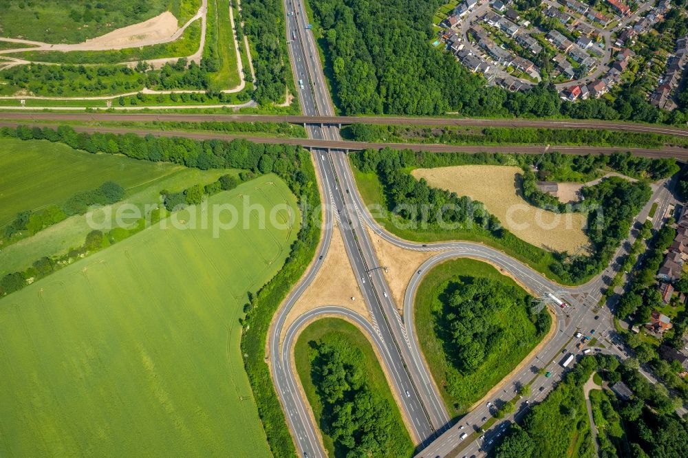 Aerial image Bochum - Routing and traffic lanes during the highway exit and access the motorway A 43 Bochum-Laer in Bochum in the state North Rhine-Westphalia, Germany