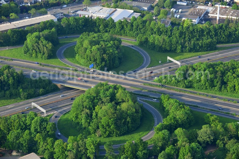 Bochum from the bird's eye view: Routing and traffic lanes during the highway exit and access the motorway A 43 Bochum-Nord in Bochum in the state North Rhine-Westphalia