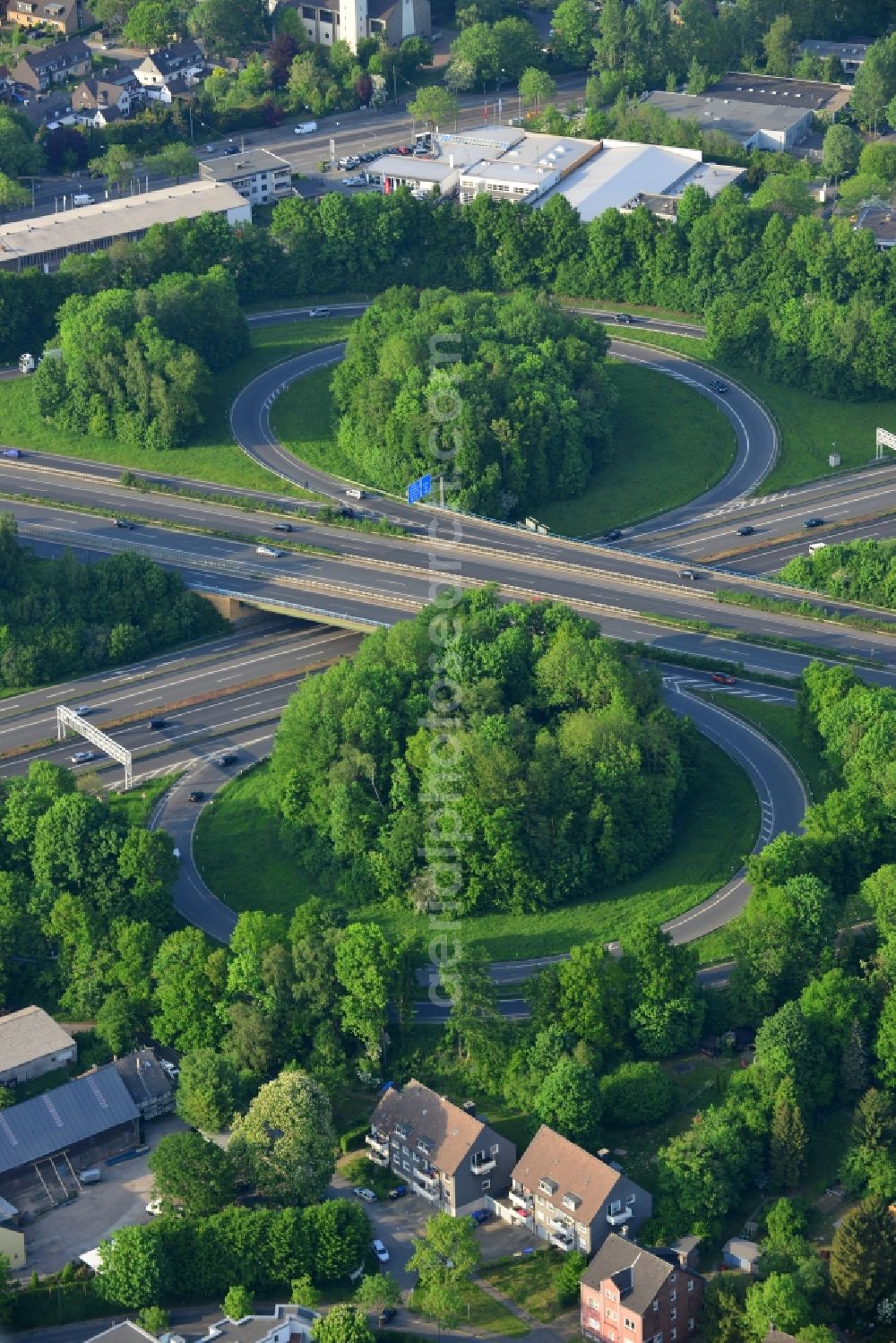 Aerial image Bochum - Routing and traffic lanes during the highway exit and access the motorway A 43 Bochum-Nord in Bochum in the state North Rhine-Westphalia