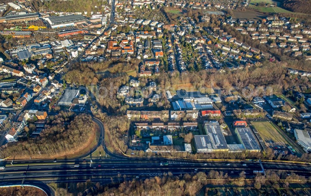 Bochum from the bird's eye view: Routing and traffic lanes during the highway exit and access the motorway A 40 Bochum-center in Bochum in the state North Rhine-Westphalia