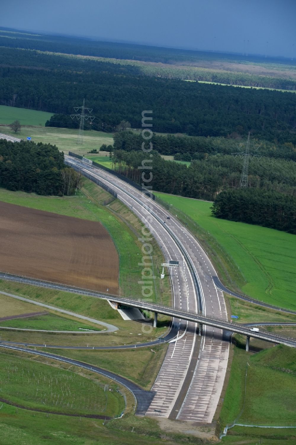 Aerial photograph Colbitz - Routing and traffic lanes during the highway exit and access the motorway A 14 zu B189 in Colbitz in the state Saxony-Anhalt