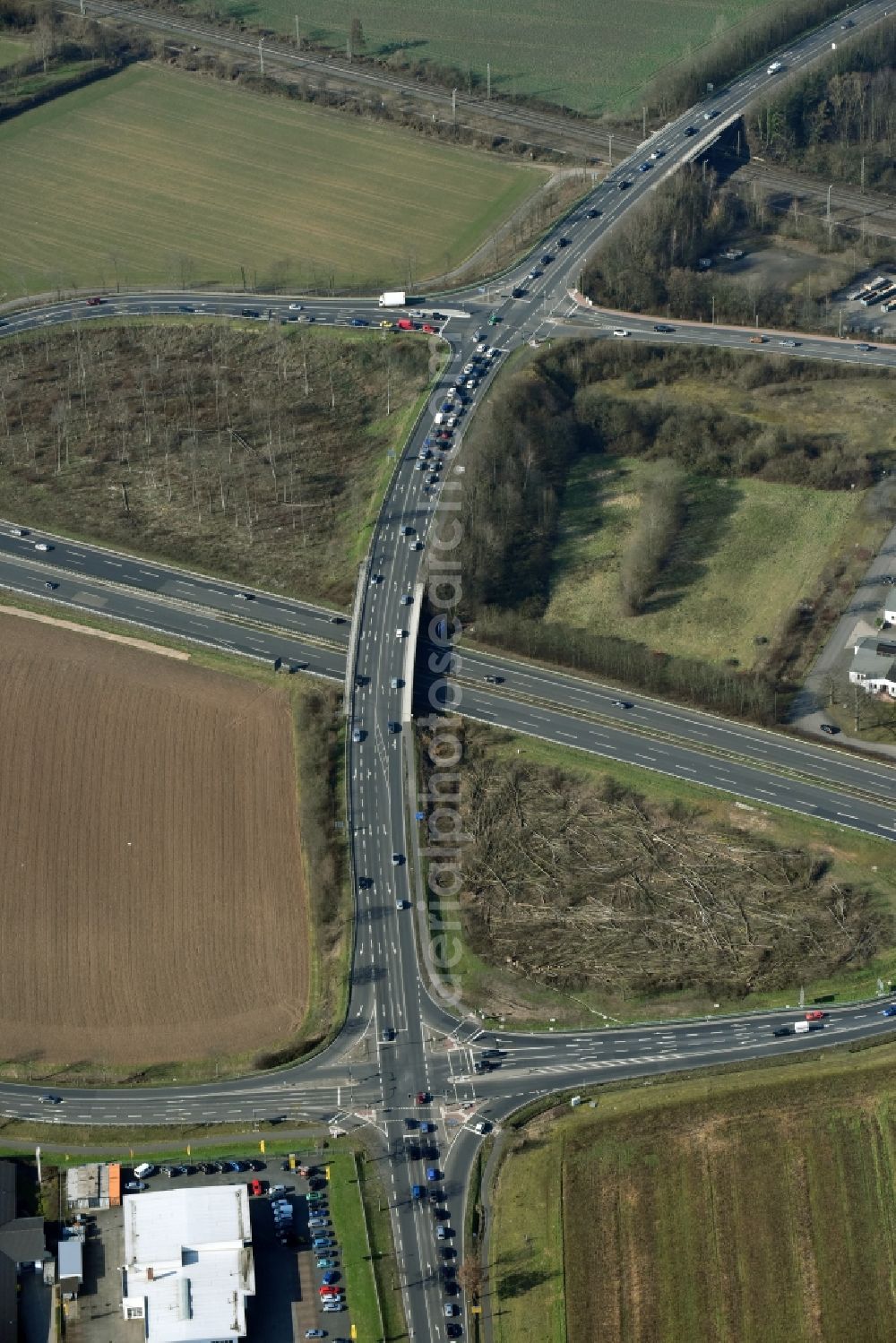 Gelnhausen from the bird's eye view: Routing and traffic lanes during the highway exit and access the motorway A 66 Gelnhausen-West in Gelnhausen in the state Hesse