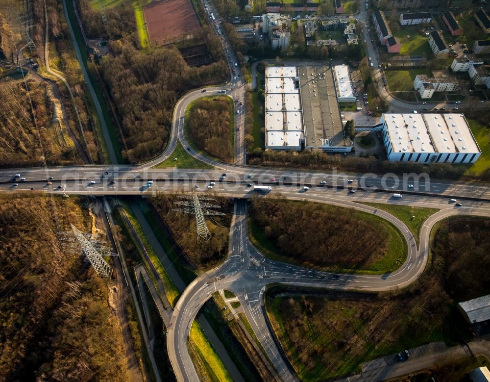 Gelsenkirchen from the bird's eye view: Routing and traffic lanes during the highway exit and access the motorway A 42 Gelsenkirchen Bismarck in Gelsenkirchen in the state North Rhine-Westphalia