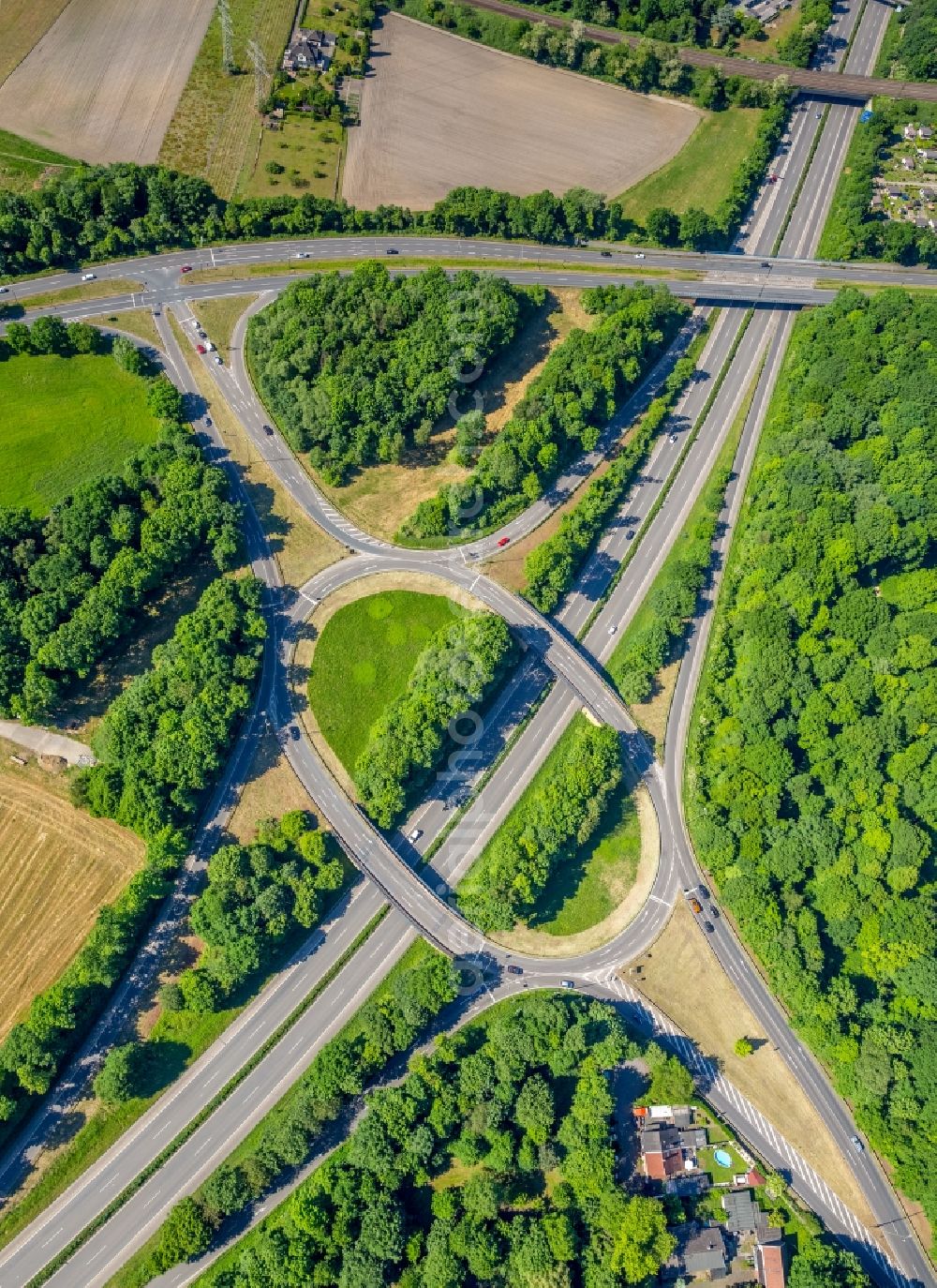 Aerial image Gelsenkirchen - Routing and traffic lanes during the highway exit and access the motorway A 52 Gelsenkirchen Buer West in Gelsenkirchen in the state North Rhine-Westphalia, Germany