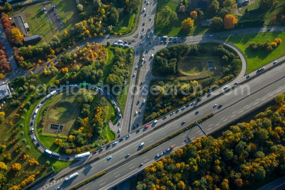 Aerial image Gladbeck - Routing and traffic lanes during the highway exit and access the motorway A 2 and the B224 in Gladbeck in the state North Rhine-Westphalia