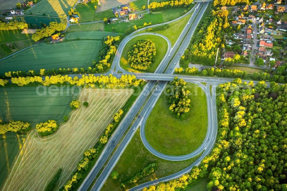 Aerial image Hamm - Routing and traffic lanes during the highway exit and access the motorway A 1 Hamm-Bergkamen in the district Ruenthe in Hamm in the state North Rhine-Westphalia, Germany