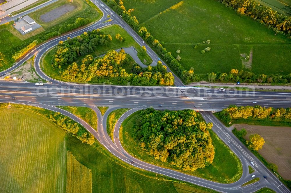 Bergkamen from above - Routing and traffic lanes during the highway exit and access the motorway A 2 Kamen / Bergkamen in Bergkamen in the state North Rhine-Westphalia, Germany