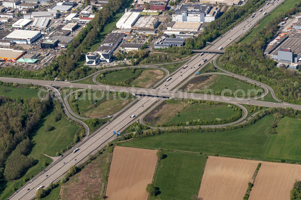 Aerial image Karlsruhe - Routing and traffic lanes during the highway exit and access the motorway A 5 Karlsruhe Nord and Kreuzung B10/B3 with Gebaeude of Vollack Gruppe in the district Durlach in Karlsruhe in the state Baden-Wuerttemberg, Germany