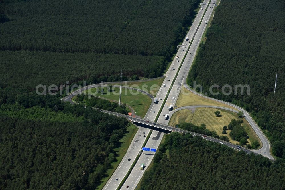 Lehnin from above - Routing and traffic lanes during the highway exit and access the motorway A 2 in Lehnin in the state Brandenburg