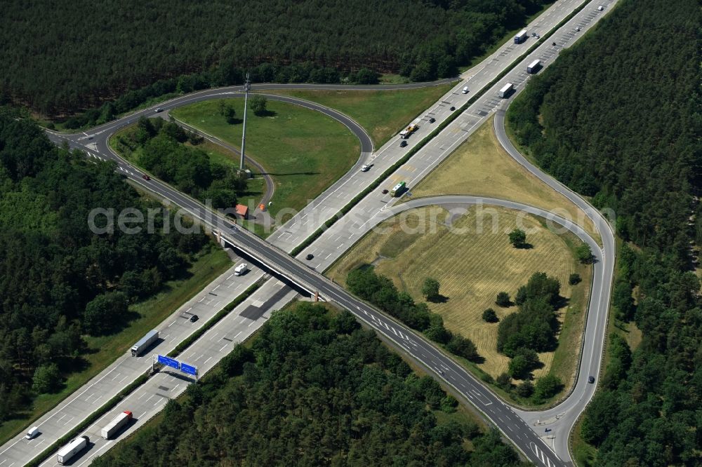 Aerial image Lehnin - Routing and traffic lanes during the highway exit and access the motorway A 2 in Lehnin in the state Brandenburg