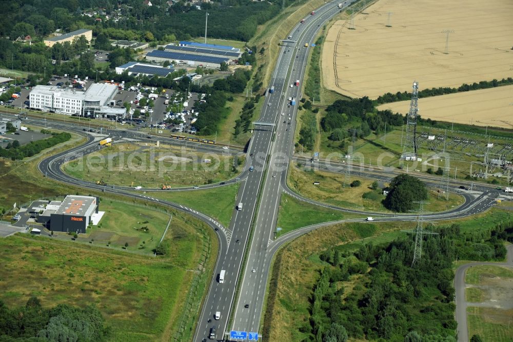 Aerial image Taucha - Routing and traffic lanes during the highway exit and access the motorway A 14 Leipzig-Nordost destrict Paunsdorf in Taucha in the state Saxony