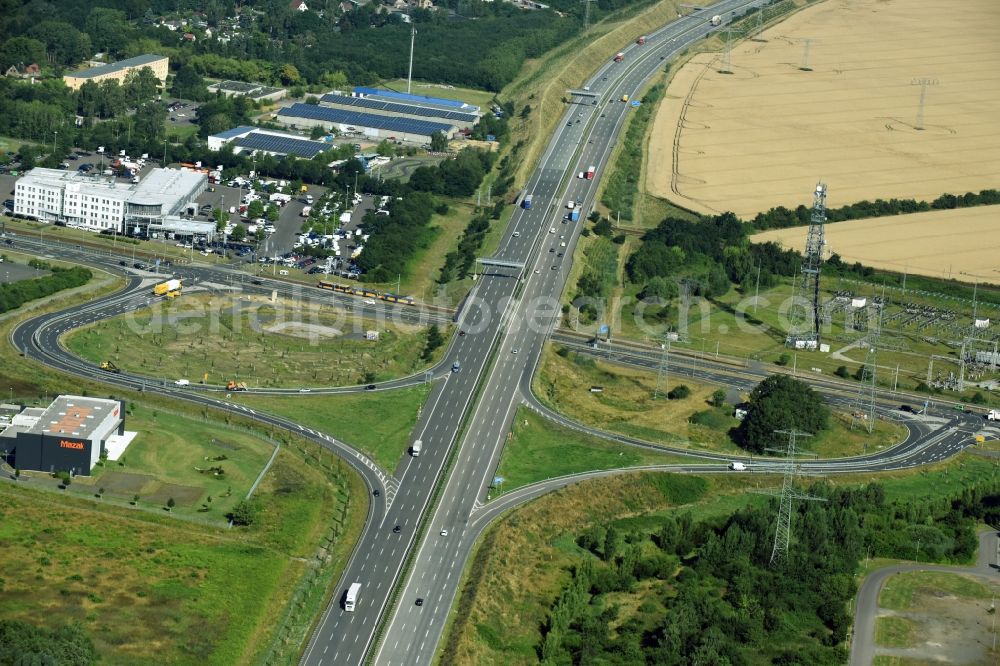 Aerial photograph Taucha - Routing and traffic lanes during the highway exit and access the motorway A 14 Leipzig-Nordost destrict Paunsdorf in Taucha in the state Saxony