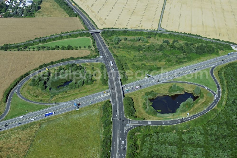 Aerial photograph Leipzig - Routing and traffic lanes during the highway exit and access the motorway A 14 Leipzig-Ost in Leipzig in the state Saxony