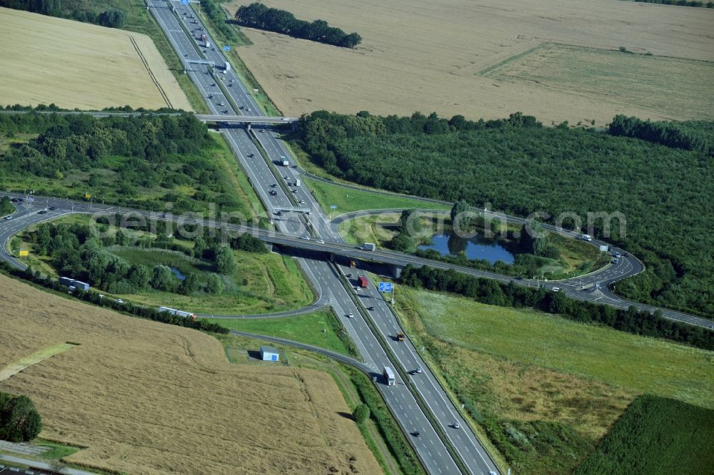 Aerial image Leipzig - Routing and traffic lanes during the highway exit and access the motorway A 14 Leipzig-Ost in Leipzig in the state Saxony