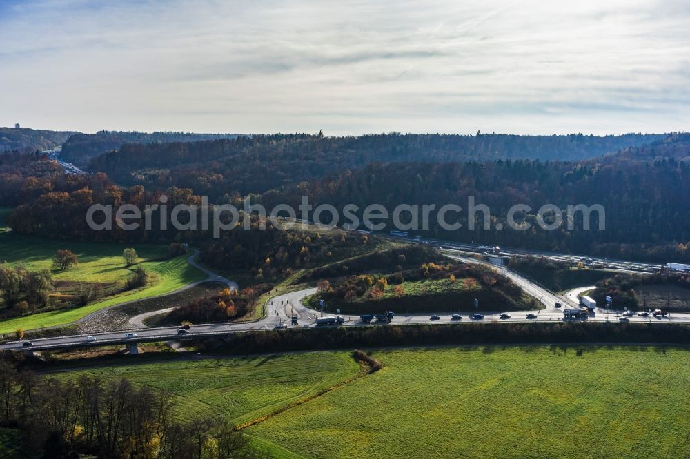 Aerial photograph Leonberg - Routing and traffic lanes during the highway exit and access the motorway A 8 Leonberg-Ost in Leonberg in the state Baden-Wuerttemberg