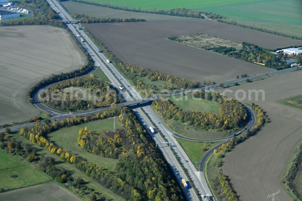 Sülzetal from the bird's eye view: Routing and traffic lanes during the highway exit and access the motorway A 14 Magdeburg-Reform in the district Beyendorf-Sohlen in Suelzetal in the state Saxony-Anhalt, Germany