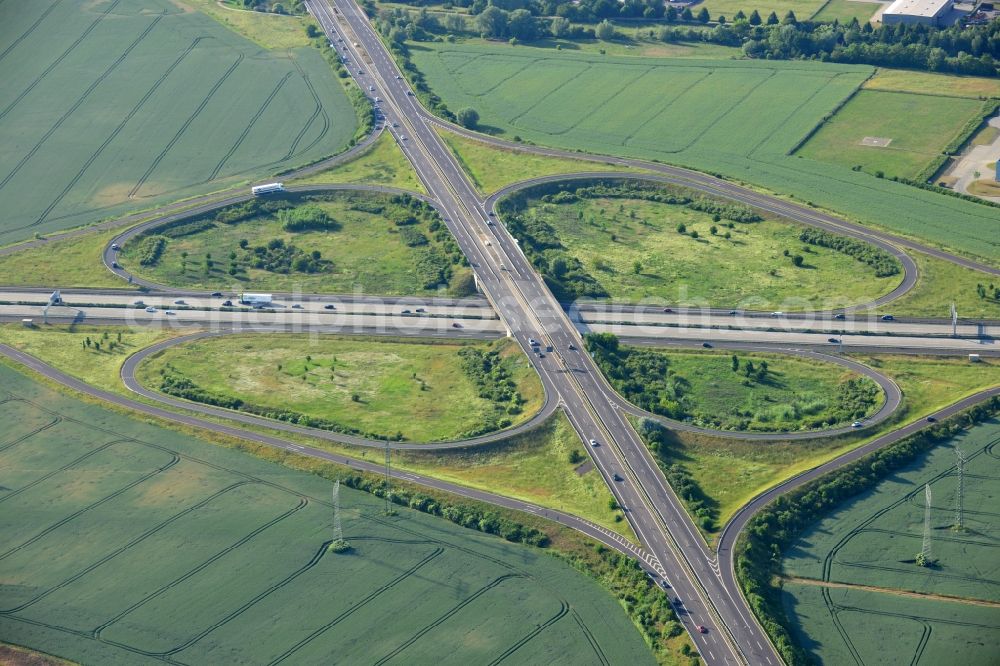 Barleben from above - Routing and traffic lanes during the highway exit and access the motorway A 2 - E30 Magdeburg-Zentrum in Barleben in the state Saxony-Anhalt