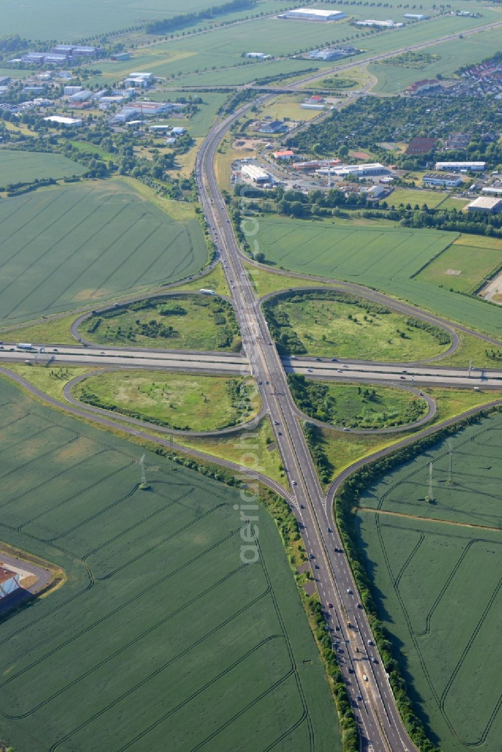 Aerial image Barleben - Routing and traffic lanes during the highway exit and access the motorway A 2 - E30 Magdeburg-Zentrum in Barleben in the state Saxony-Anhalt