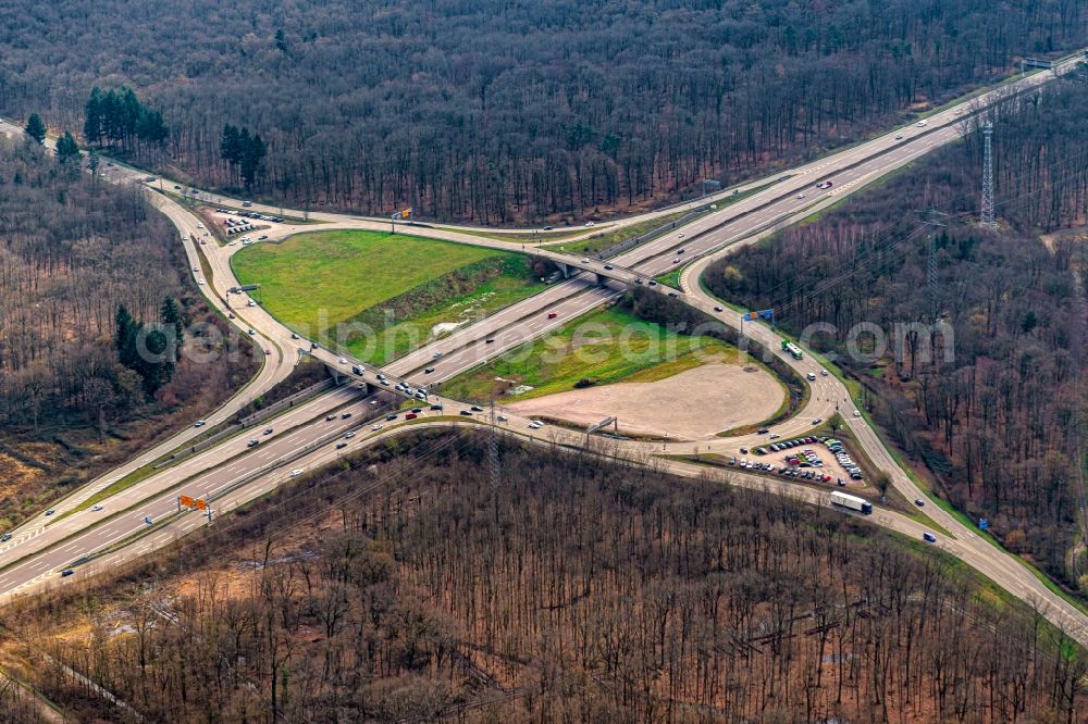 Aerial image Offenburg - Routing and traffic lanes during the highway exit and access the motorway A 5 Offenburg in Offenburg in the state Baden-Wurttemberg, Germany