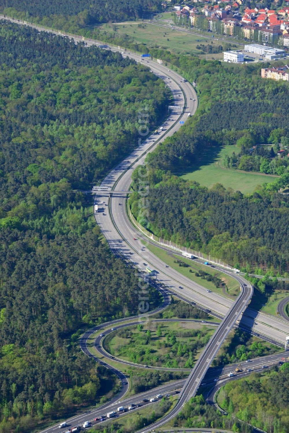 Aerial photograph Stahnsdorf - Routing and traffic lanes during the highway exit and access the motorway A115 - E51 Potsdam-Babelsberg in the state Brandenburg