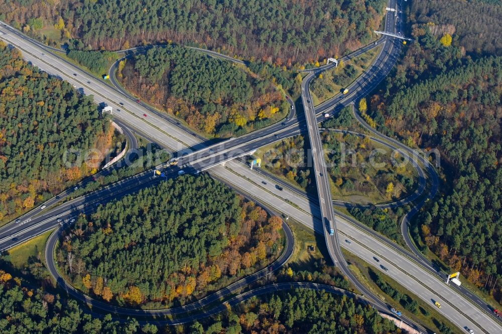 Aerial photograph Potsdam - Routing and traffic lanes during the highway exit and access the motorway A115 - E51 Potsdam-Babelsberg in the state Brandenburg