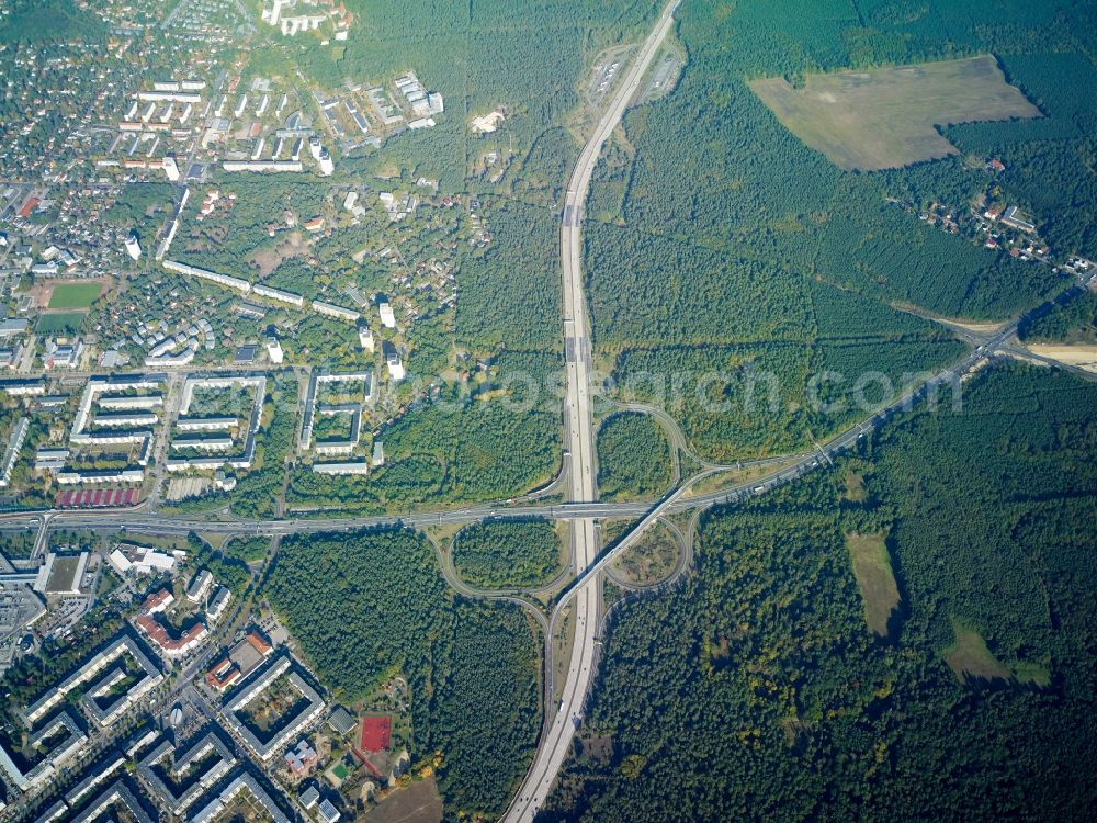 Aerial image Stahnsdorf - Routing and traffic lanes during the highway exit and access the motorway A 115 Potsdam-Babelsberg in Stahnsdorf in the state Brandenburg