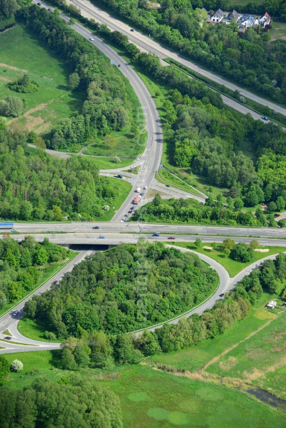 Aerial photograph Bad Schwartau - Routing and traffic lanes during the highway exit and access the motorway A 1 - E47 Sereetz an der A226 in Bad Schwartau in the state Schleswig-Holstein