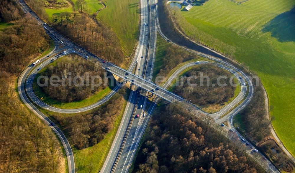 Sprockhövel from the bird's eye view: Routing and traffic lanes during the highway exit and access the motorway A 43 - B234 in Sprockhoevel in the state North Rhine-Westphalia