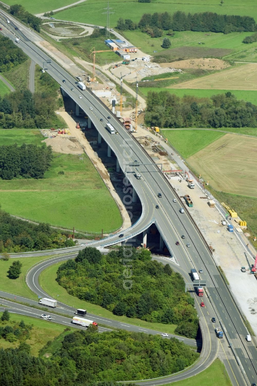 Aerial photograph Wetzlar - Routing and traffic lanes during the highway exit and access the motorway A 45 Wetzlar Sued in Wetzlar in the state Hesse, Germany