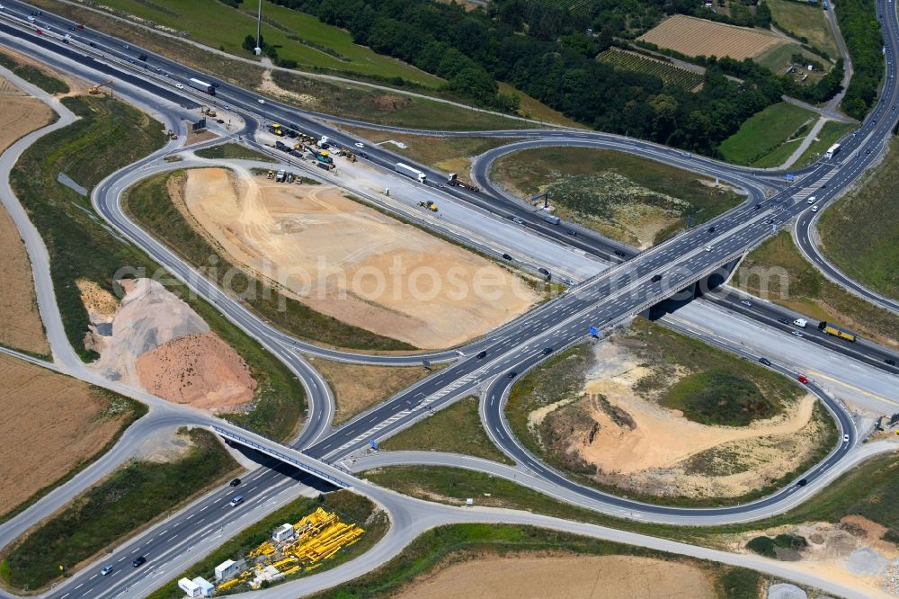 Aerial photograph Würzburg - Routing and traffic lanes during the highway exit and access the motorway A 3 Wuerzburg-Heidingsfeld in Wuerzburg in the state Bavaria, Germany