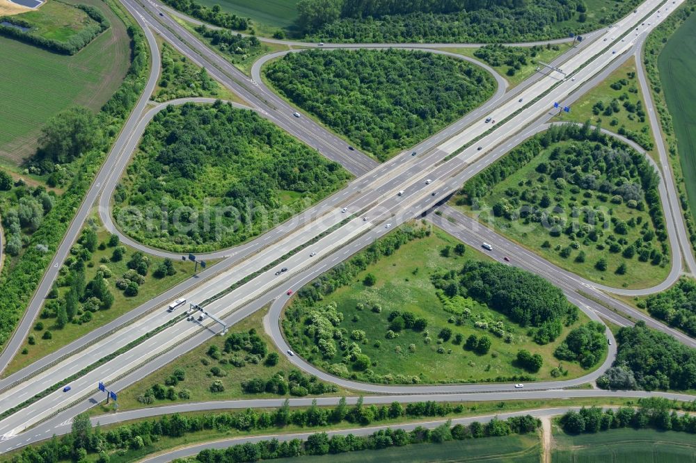 Aerial photograph Magdeburg - Routing and traffic lanes during the highway exit and access the motorway A 14 near Sudenburg in Magdeburg in the state Saxony-Anhalt