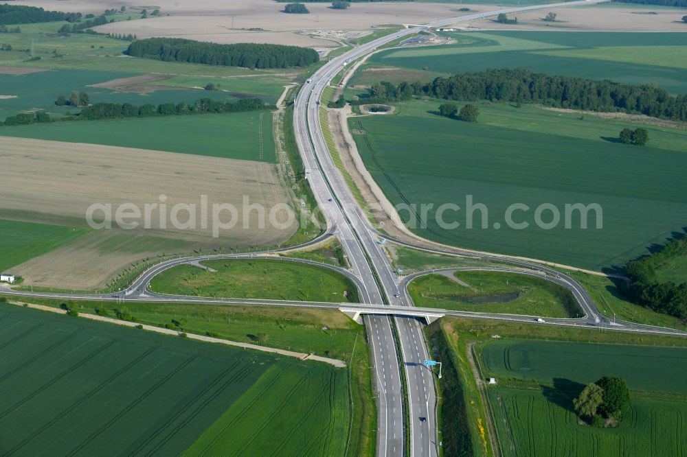 Groß Warnow from the bird's eye view: Routing and traffic lanes during the highway exit and access the motorway A 42 to the Landesstrasse L134 in Gross Warnow in the state Brandenburg, Germany