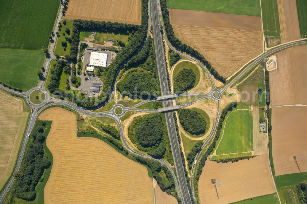 Aerial photograph Jülich - Routing and traffic lanes during the highway exit and access the motorway A 44 to the Landstrasse L14 in Juelich in the state North Rhine-Westphalia, Germany