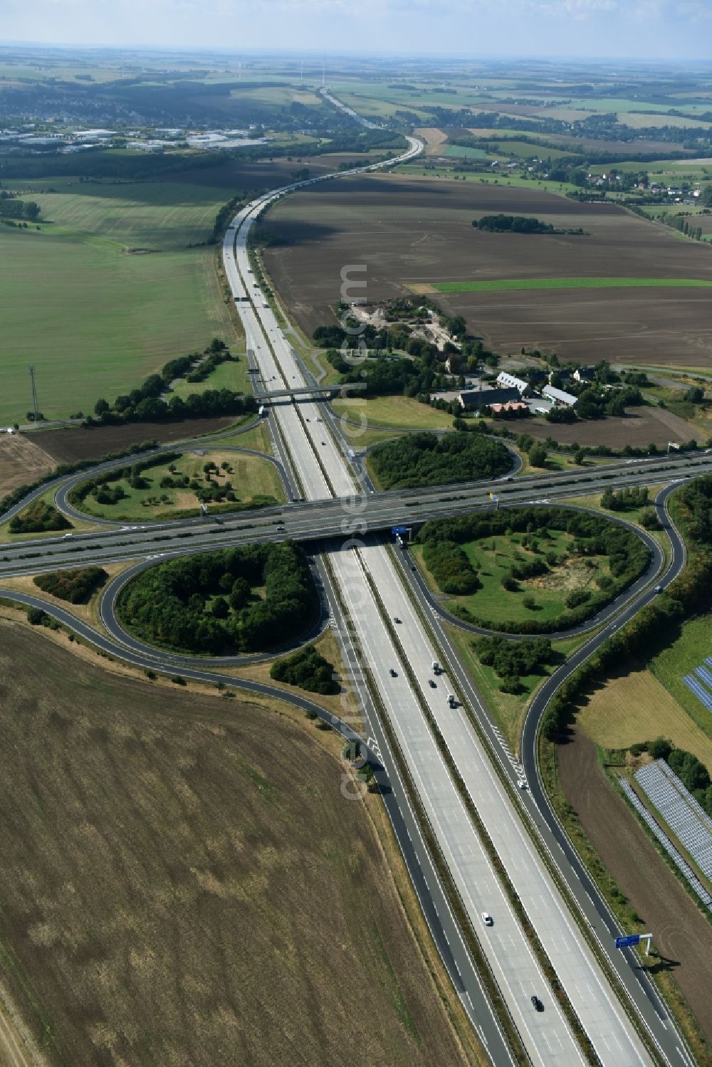 Meerane from the bird's eye view: Routing and traffic lanes during the highway exit and access the motorway A 4 zur B93 in Meerane in the state Saxony