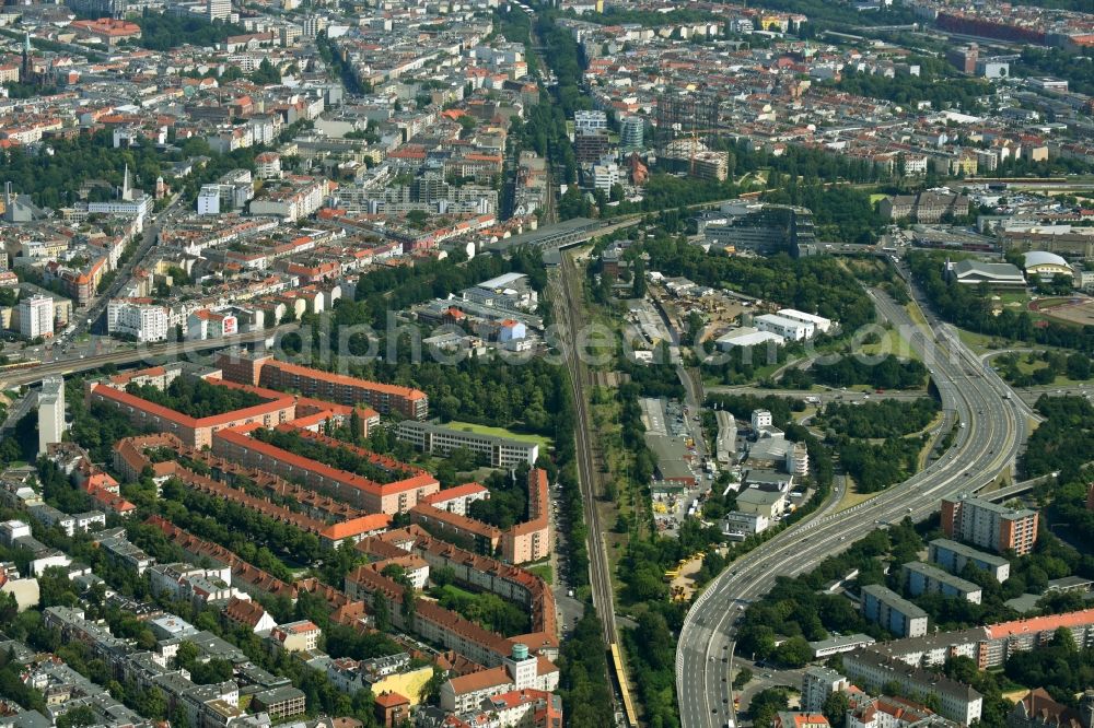 Aerial photograph Berlin - Routing and traffic lanes during the highway exit and access the motorway A 103 to the A100 in the district Schoeneberg in Berlin, Germany