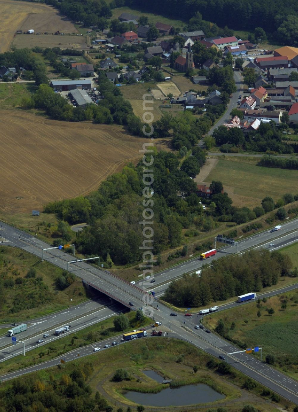 Altlandsberg from the bird's eye view: Routing and traffic lanes during the highway exit Berlin Marzahn of the motorway A 10 in Altlandsberg in the state of Brandenburg