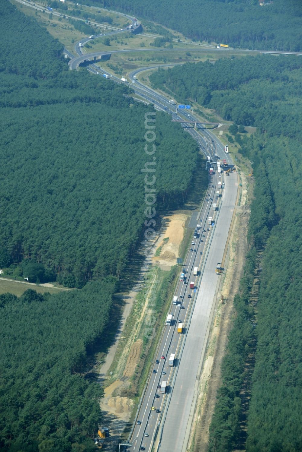 Aerial photograph Friedrichshof - Routing and traffic lanes during the highway exit and access the motorway A 12 E30 in Friedrichshof in the state Brandenburg