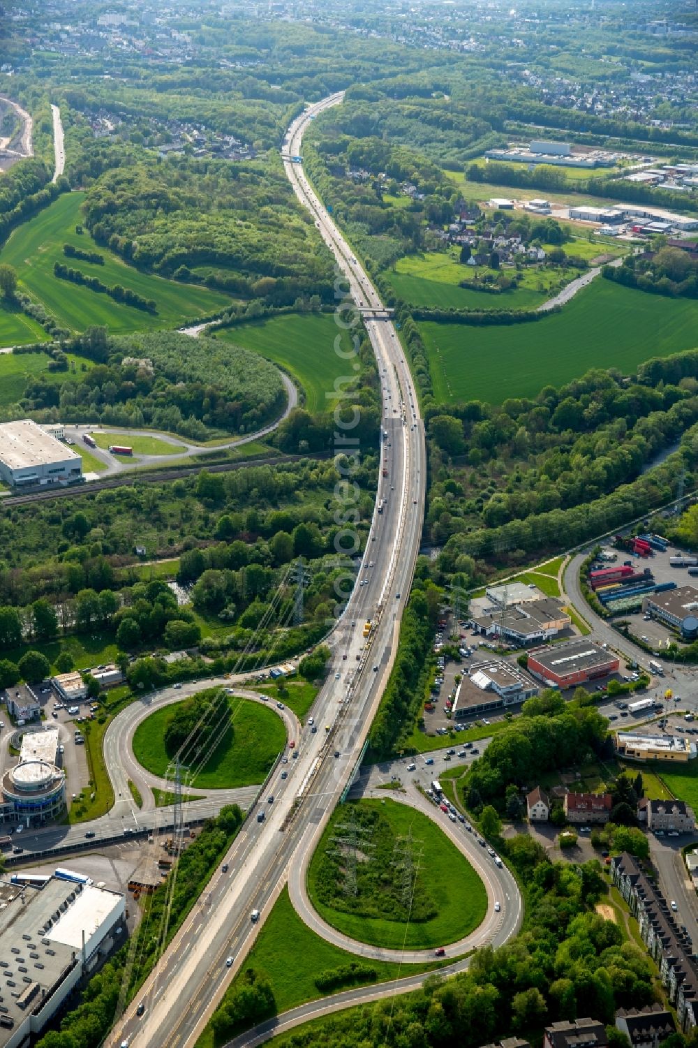 Aerial photograph Hagen - Routing and traffic lanes during the highway exit and access the motorway of the higways A46 in Hagen in the state North Rhine-Westphalia