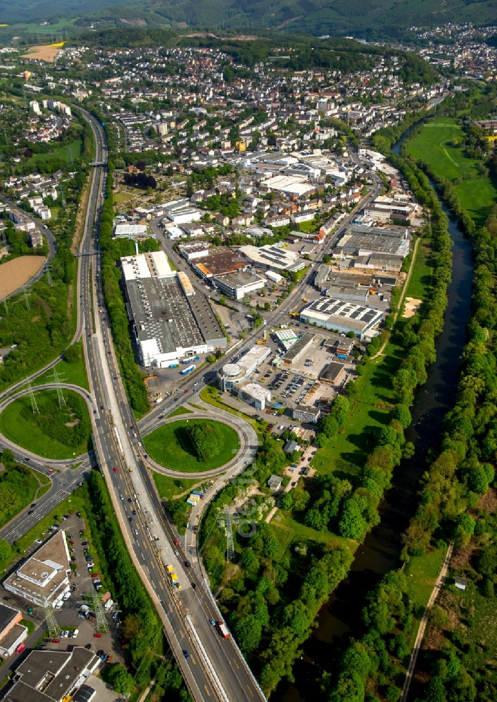 Aerial photograph Hagen - Routing and traffic lanes during the highway exit and access the motorway of the higways A46 in Hagen in the state North Rhine-Westphalia