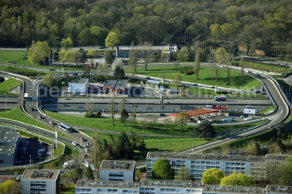 Aerial image Vélizy-Villacoublay - Routing and traffic lanes of the highway exit of motorway A 86 in the South of Velizy-Villacoublay in Ile-de-France, France